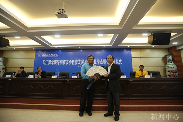 http://xyw.guat.edu.cn/images/__localD3AF2BDE493AB4D1B44E6411390A6E28_A51DA16C_2B61A.jpg